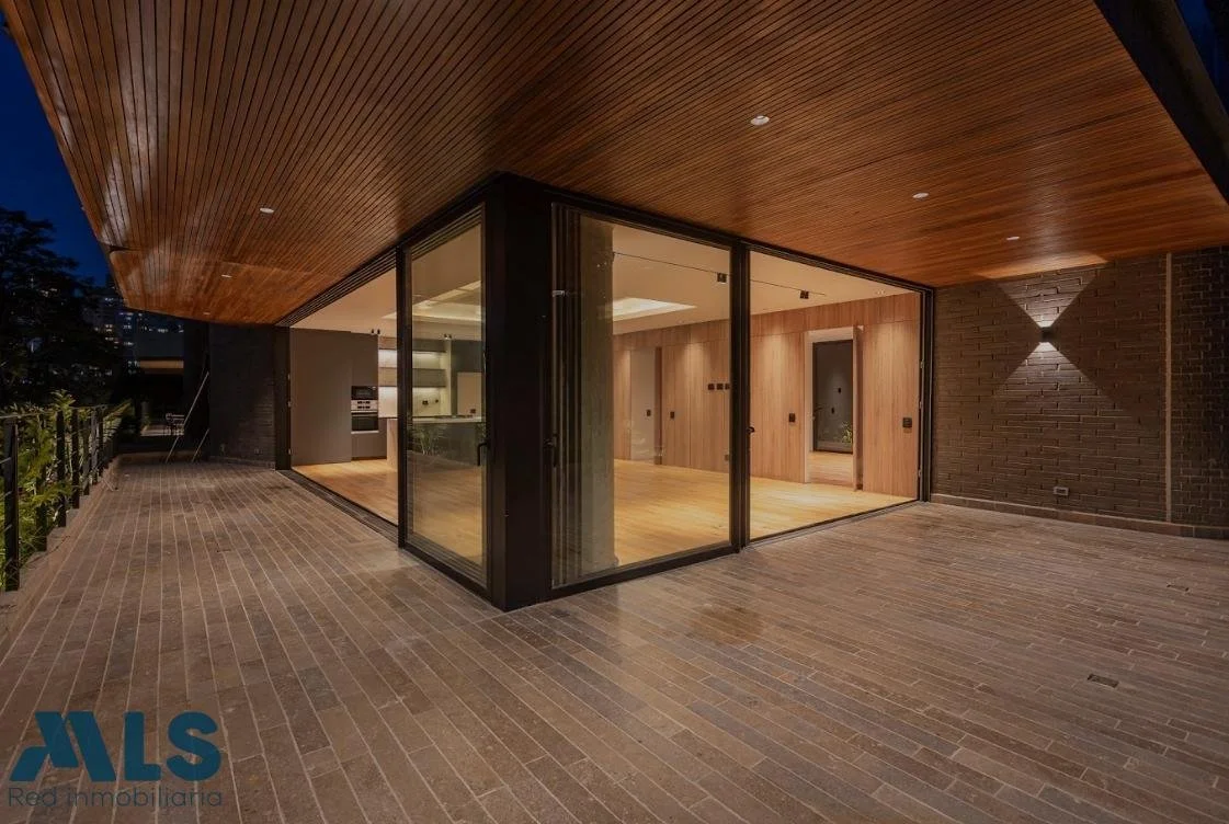 Exterior photo 9