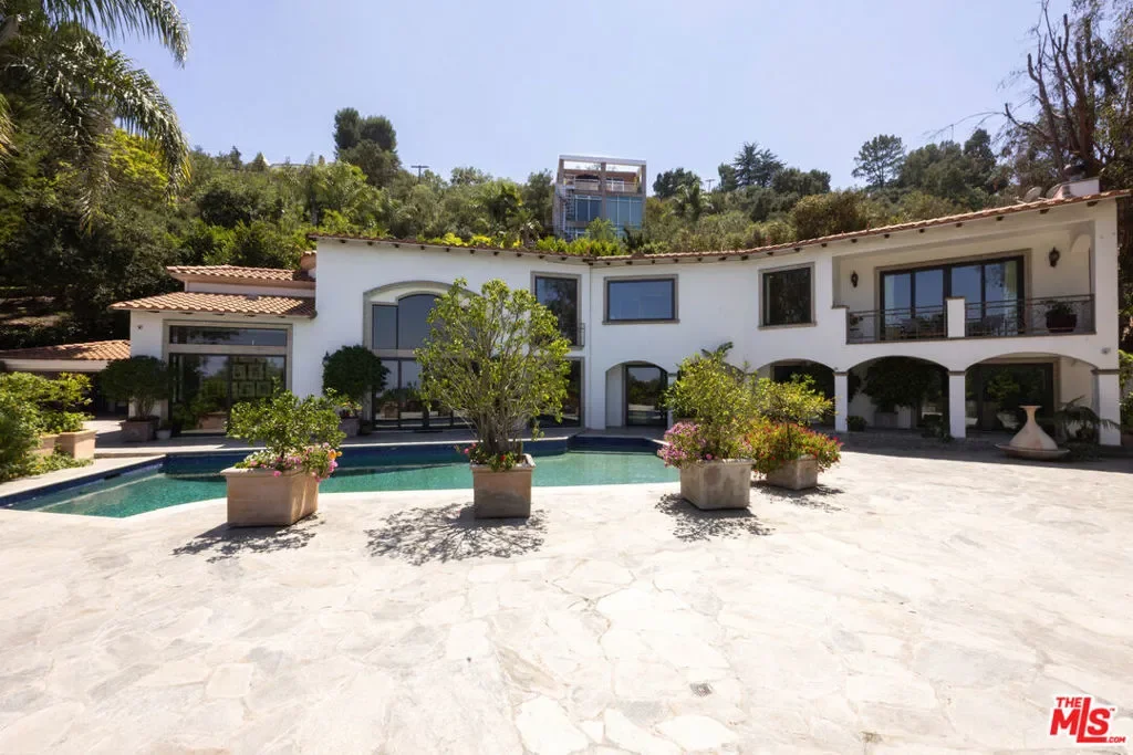 13355 Mulholland Drive, Beverly Hills, California, United States. - Photo 22