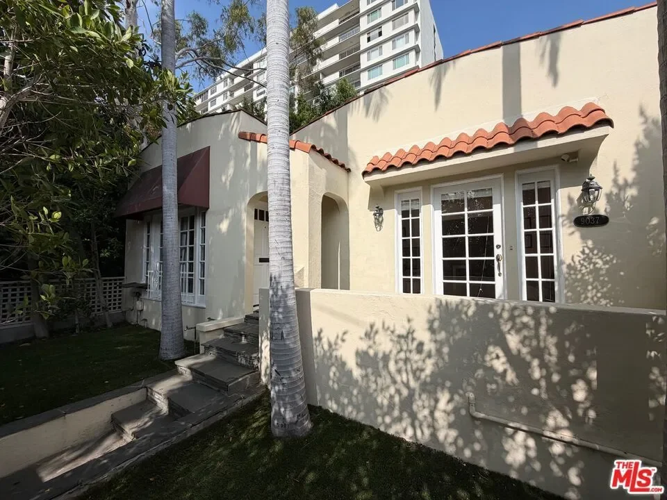 9037 Elevado Street, Los Angeles, California, United States. - Photo 47