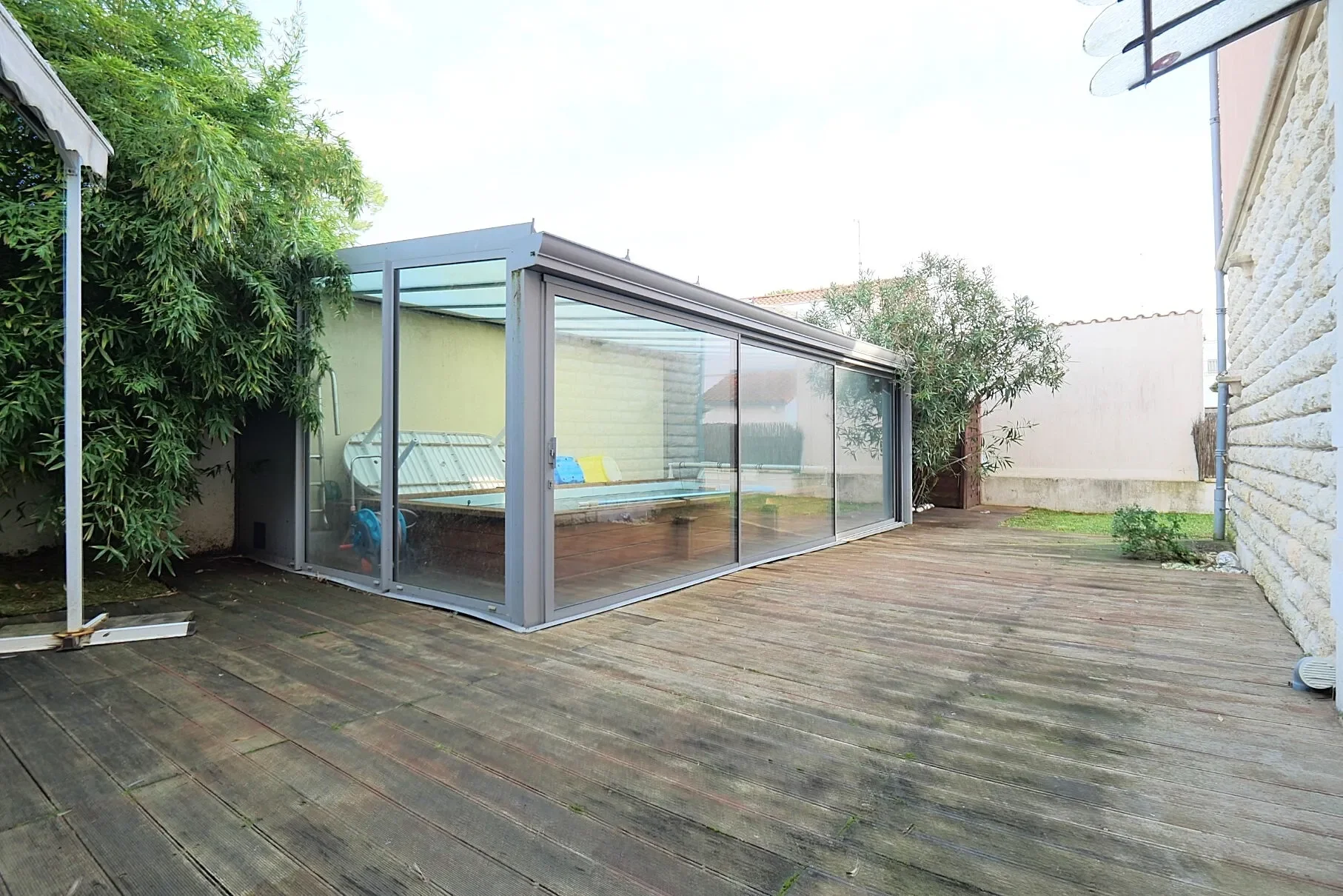 Exterior photo 3
