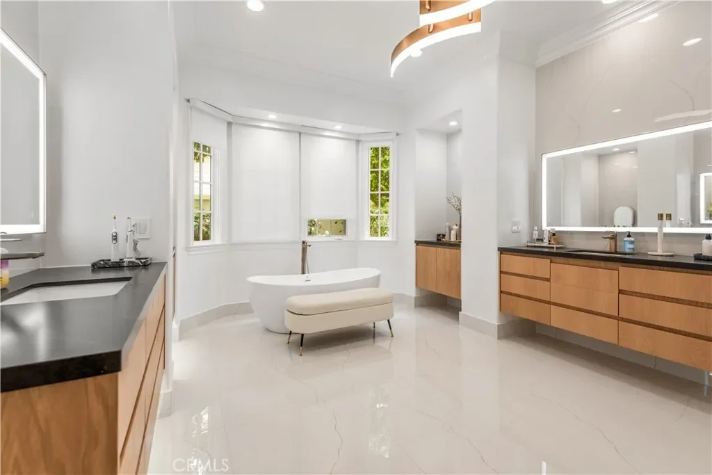 25410 PRADO DE LAS BELLOTAS, Hidden Hills, California, United States. - Photo 19