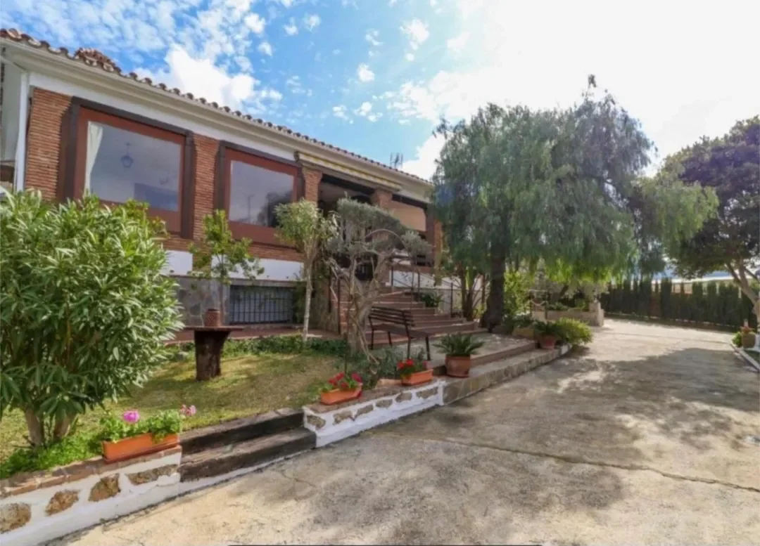 Exterior photo 9
