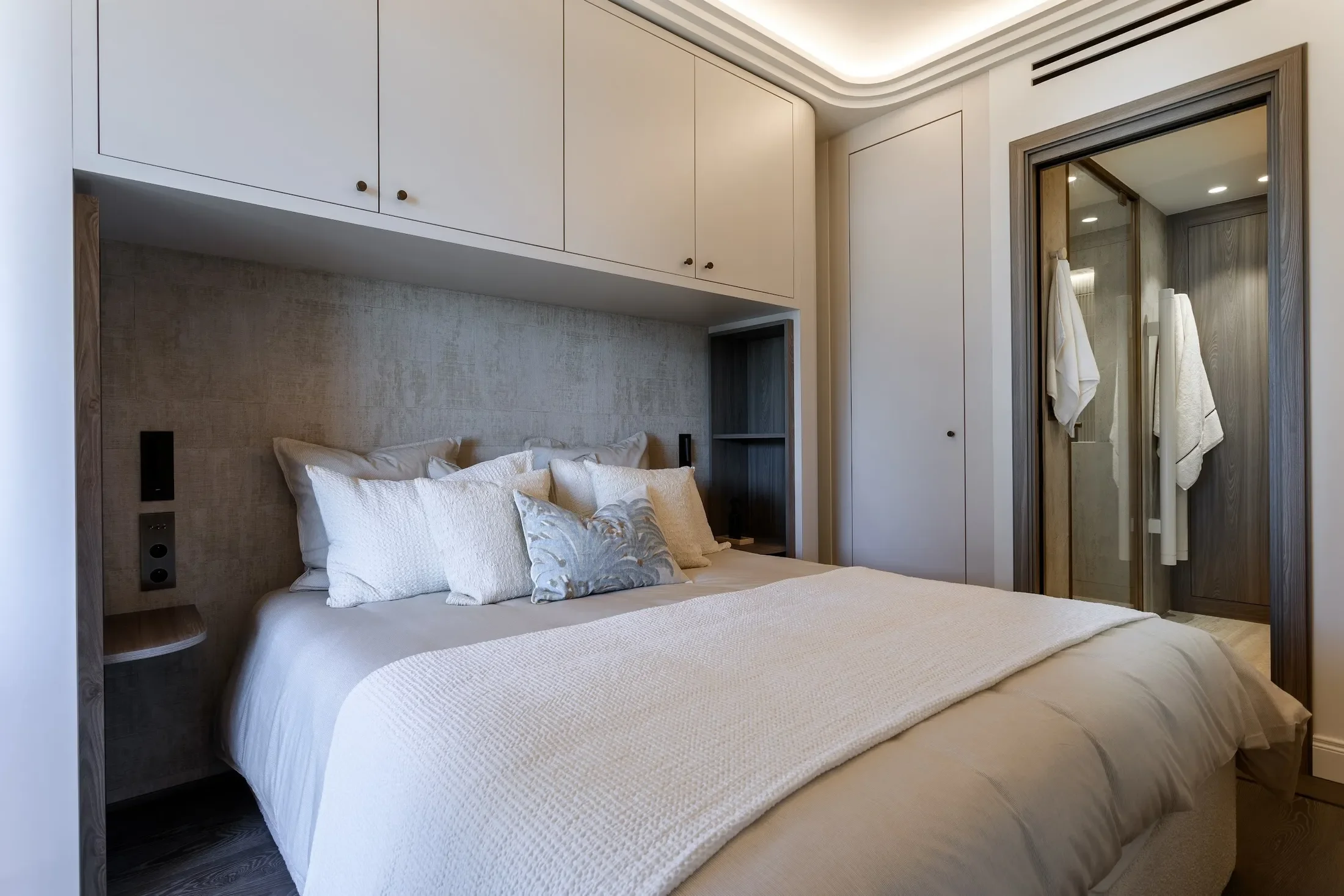 Refined Studio with defined sleeping area, terrace, and views Ã¢Â€Â“ Parc Saint Roman
