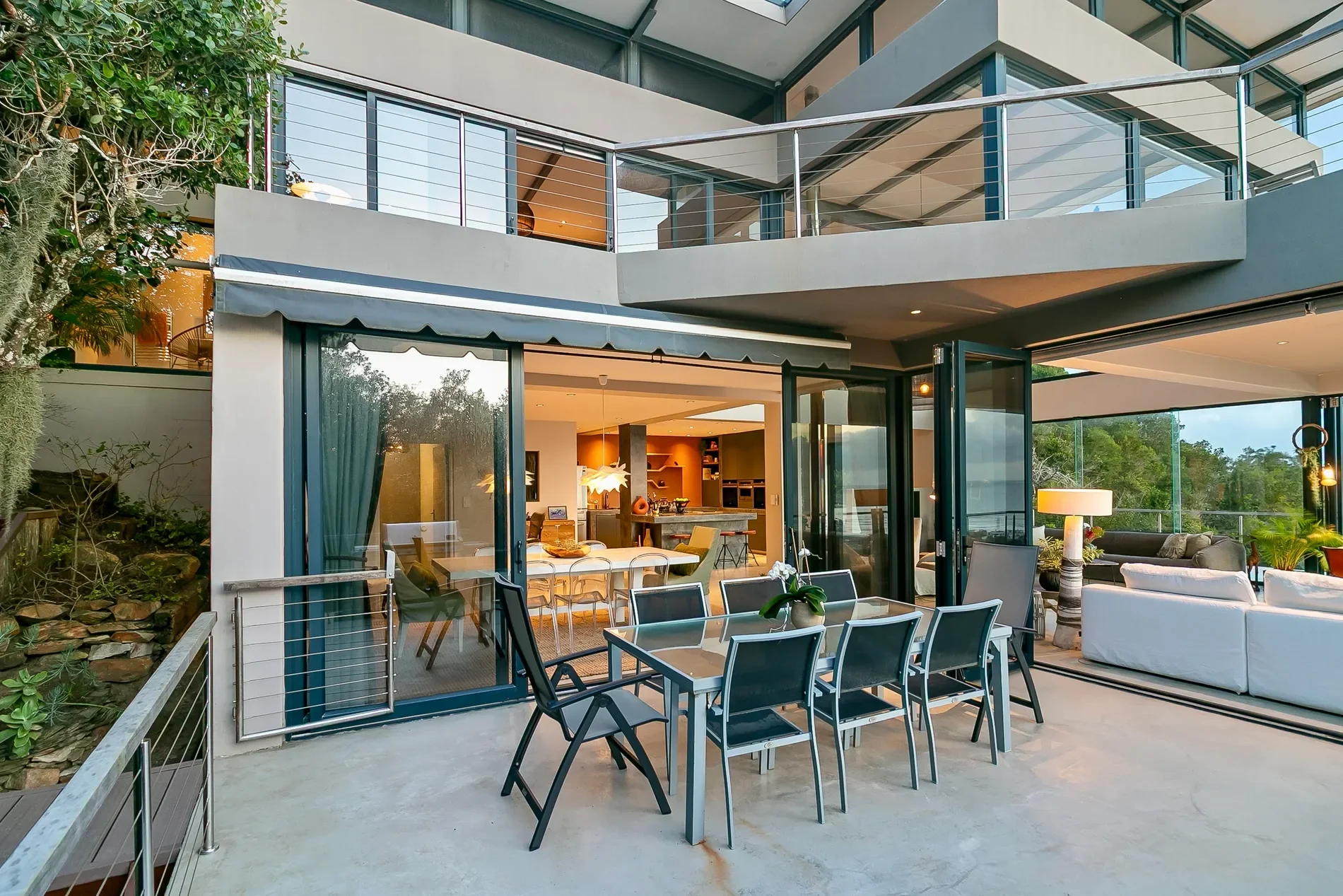 Exterior photo 7