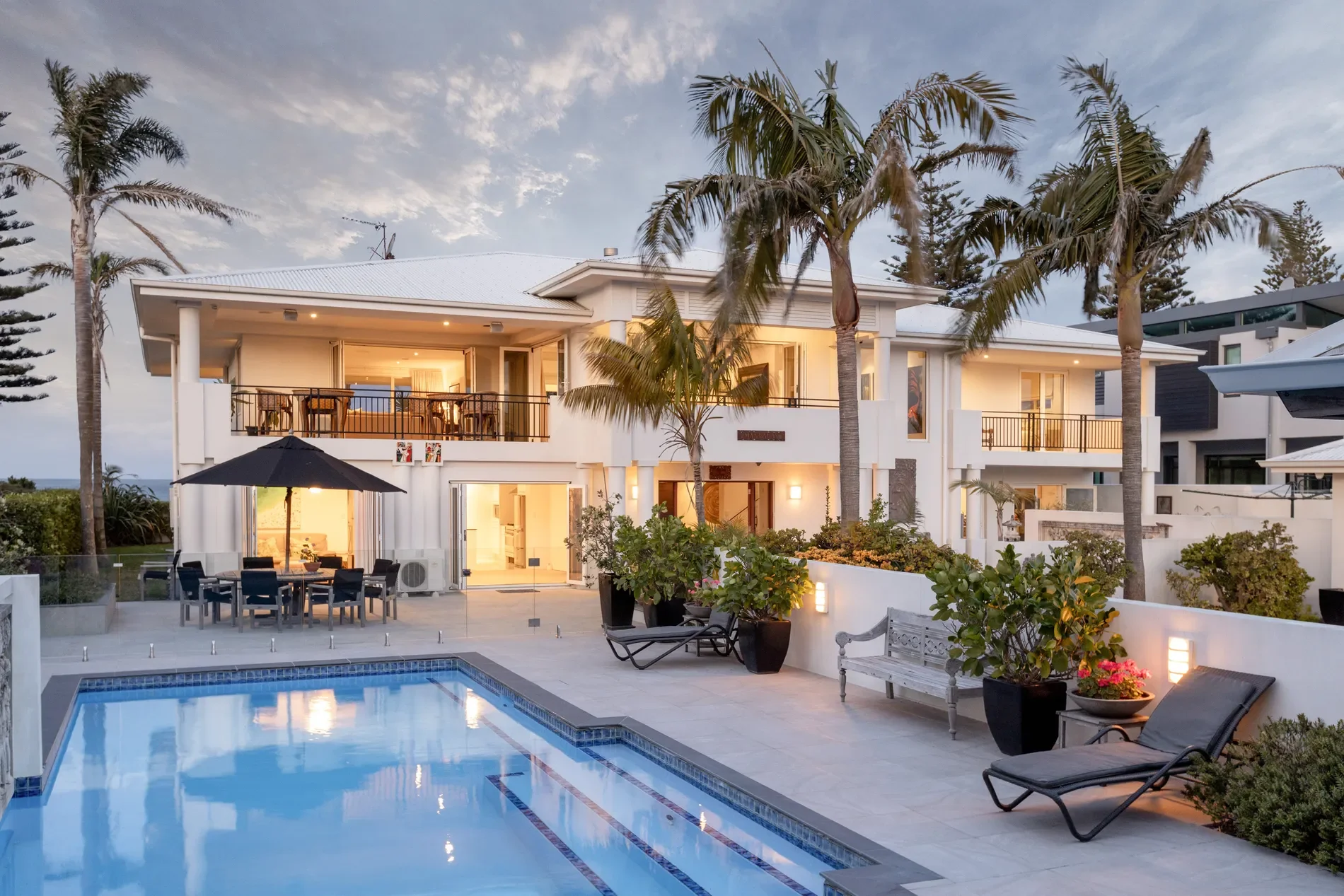 Exterior photo 2