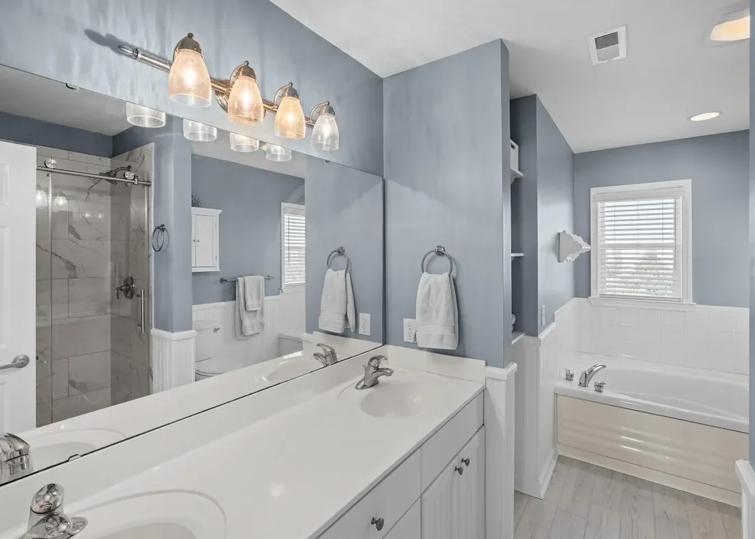 6901 W Beach Drive, Oak Island, North Carolina, United States. - Photo 15