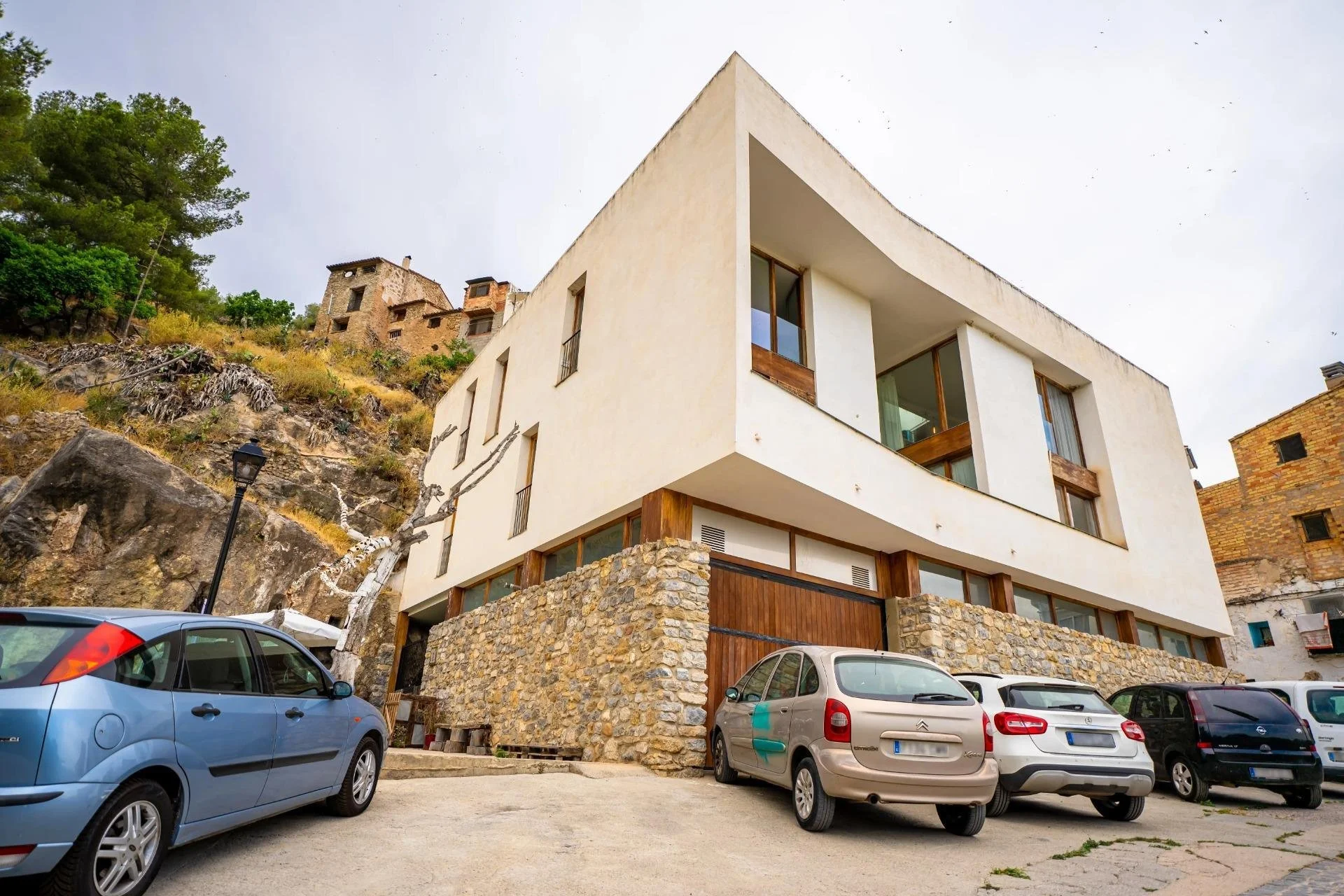Exterior photo 2