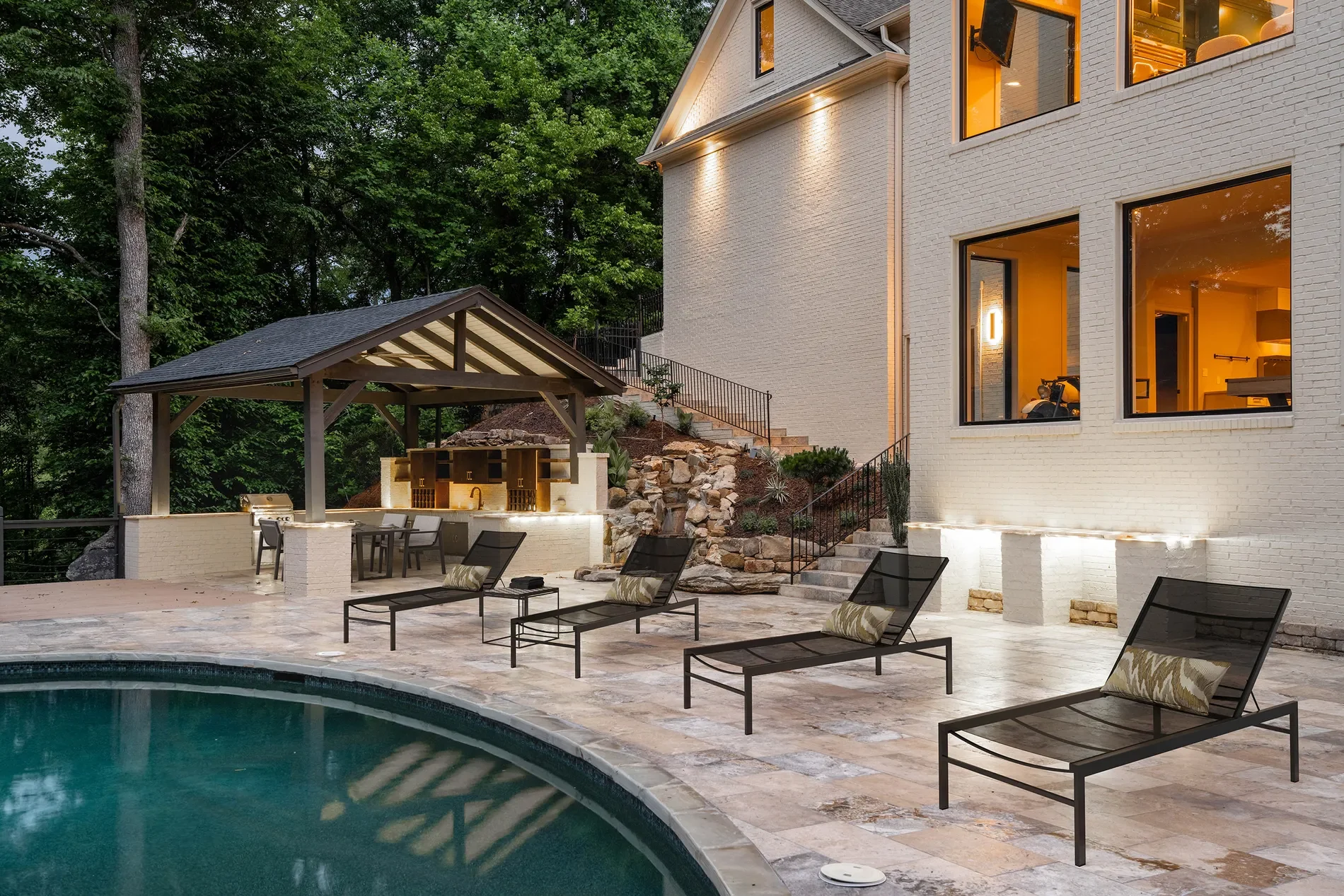 Exterior photo 7