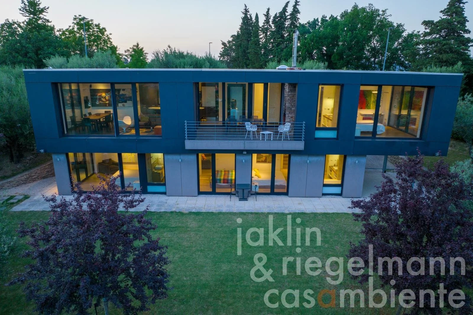Exterior photo 3