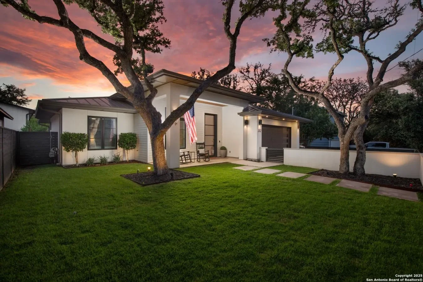 Exterior photo 6