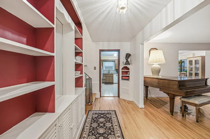 816 Pepperidge Road, Westbury, NY 11590, Salisbury, New York, United States. - Photo 5