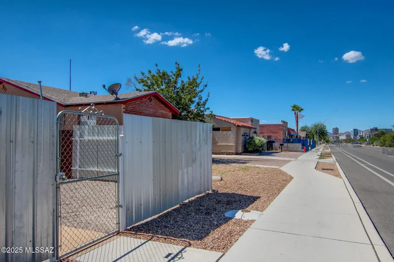 1330 E Broadway Boulevard, Tucson, Arizona, United States. - Photo 39