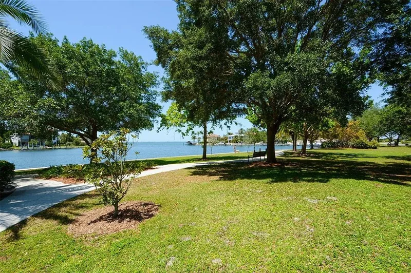 457 Woodland Drive, Sarasota, FL 34234, Sarasota, Florida, United States. - Photo 21