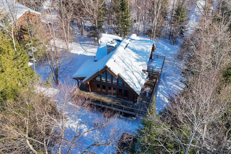 1020 Ch. des Pionniers, Village de Labelle, Quebec, Canada. - Photo 32