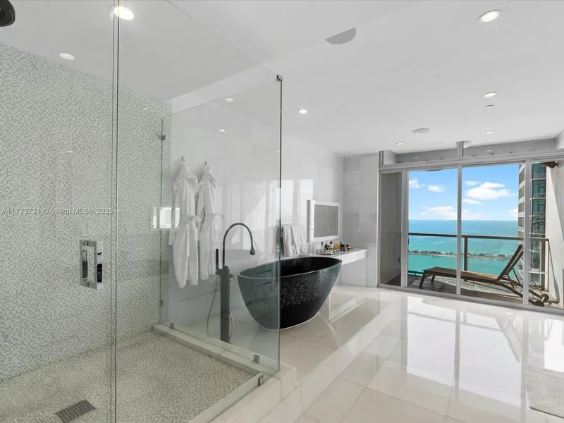 1425 Brickell Ave 52BC, Miami, Florida, United States. - Photo 33