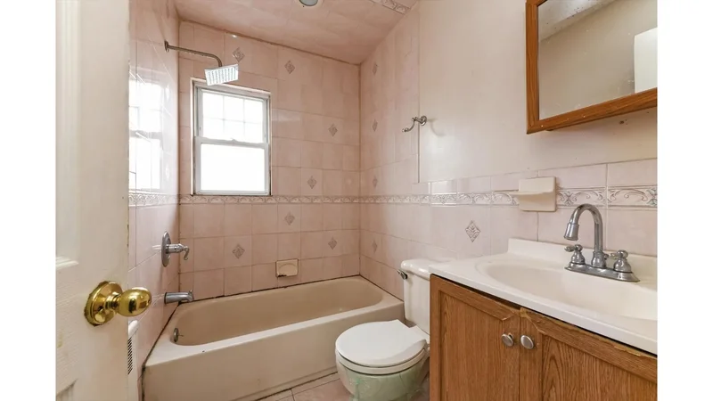 165-43 144th Terrace, New York, New York, United States. - Photo 6