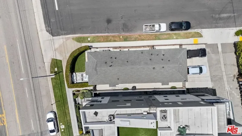 4852 S Centinela Avenue, Los Angeles, California, United States. - Photo 15