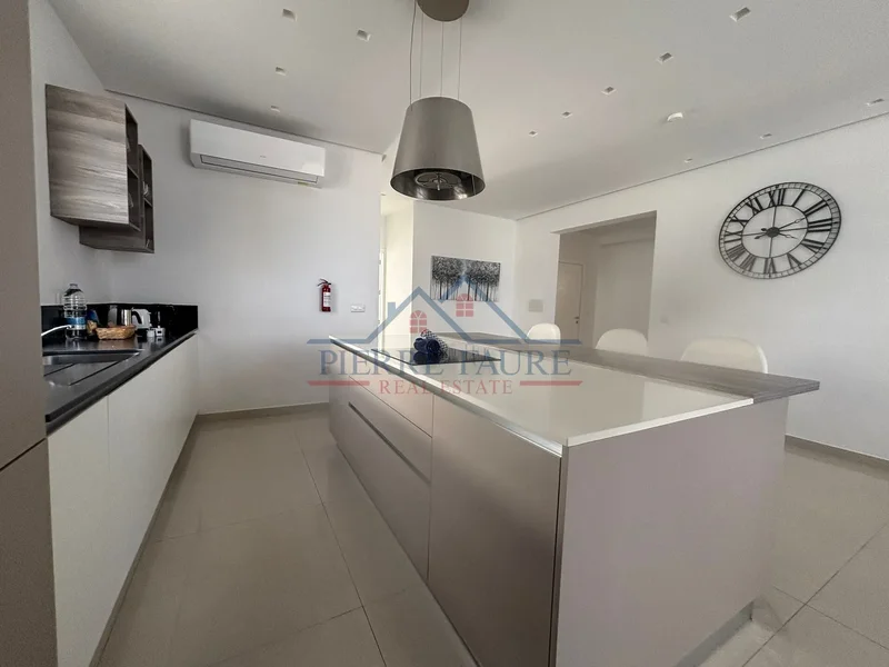 300sqm, 4 bedroom Seaview Penthouse with views