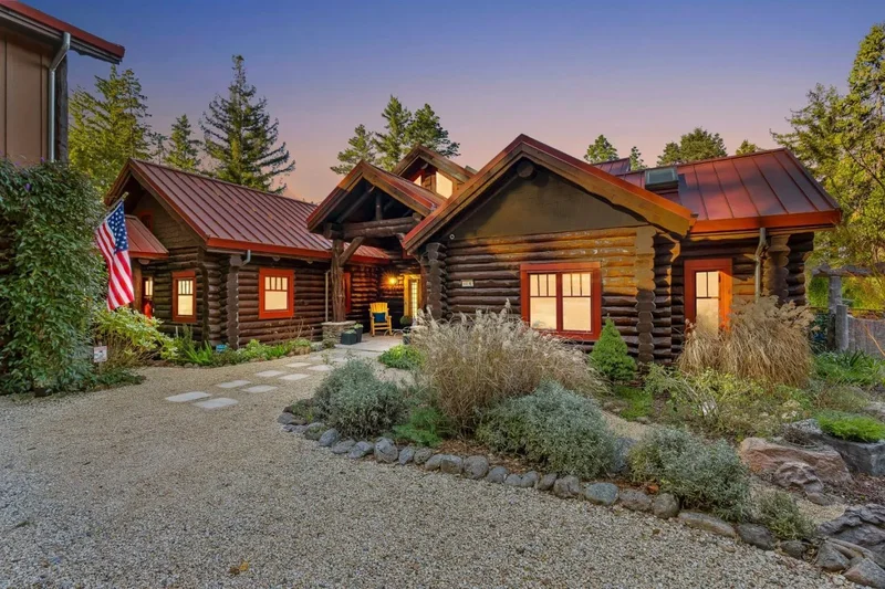 Single Family Residence in Mount Hermon