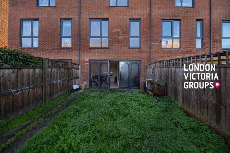 Pipit Drive, London, London, England, United Kingdom. - Photo 25