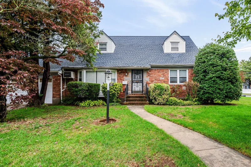 10 Linden Street, Malverne, Ny, 11565