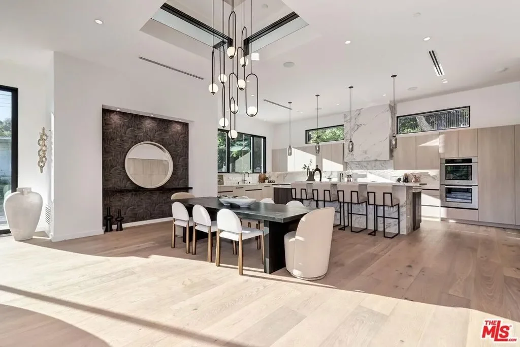 16879 Mooncrest Drive, Los Angeles, California, United States. - Photo 6