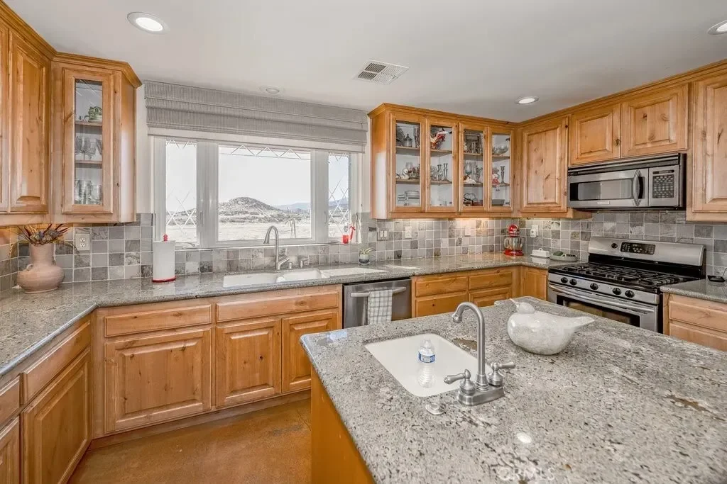 34554 Koontz Road, Santa Clarita, California, United States. - Photo 2