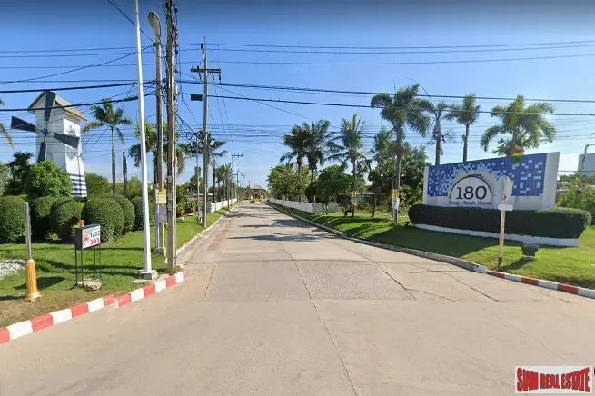 Bangkok,, Bang Pu, Samut Prakan, Thailand. - Photo 4