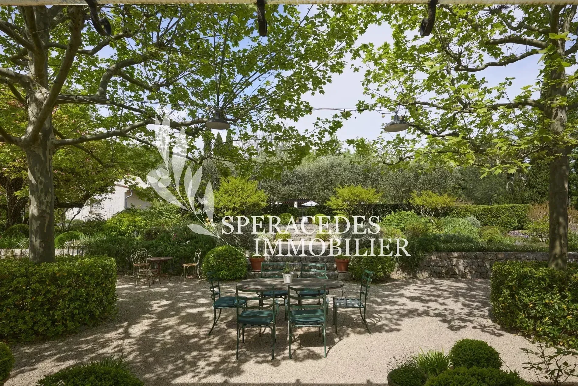 Exterior photo 8