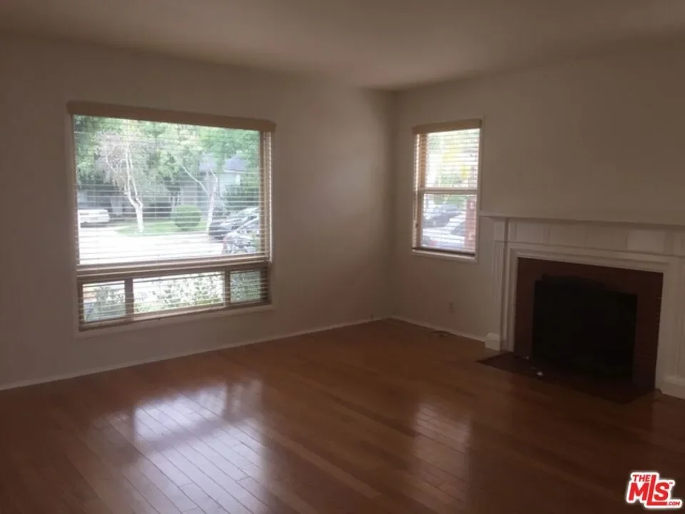 1112 Greenacre Avenue, Los Angeles, California, United States. - Photo 2