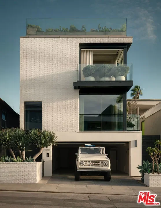 120 N Hart Avenue, Santa Monica, California, United States. - Photo 27