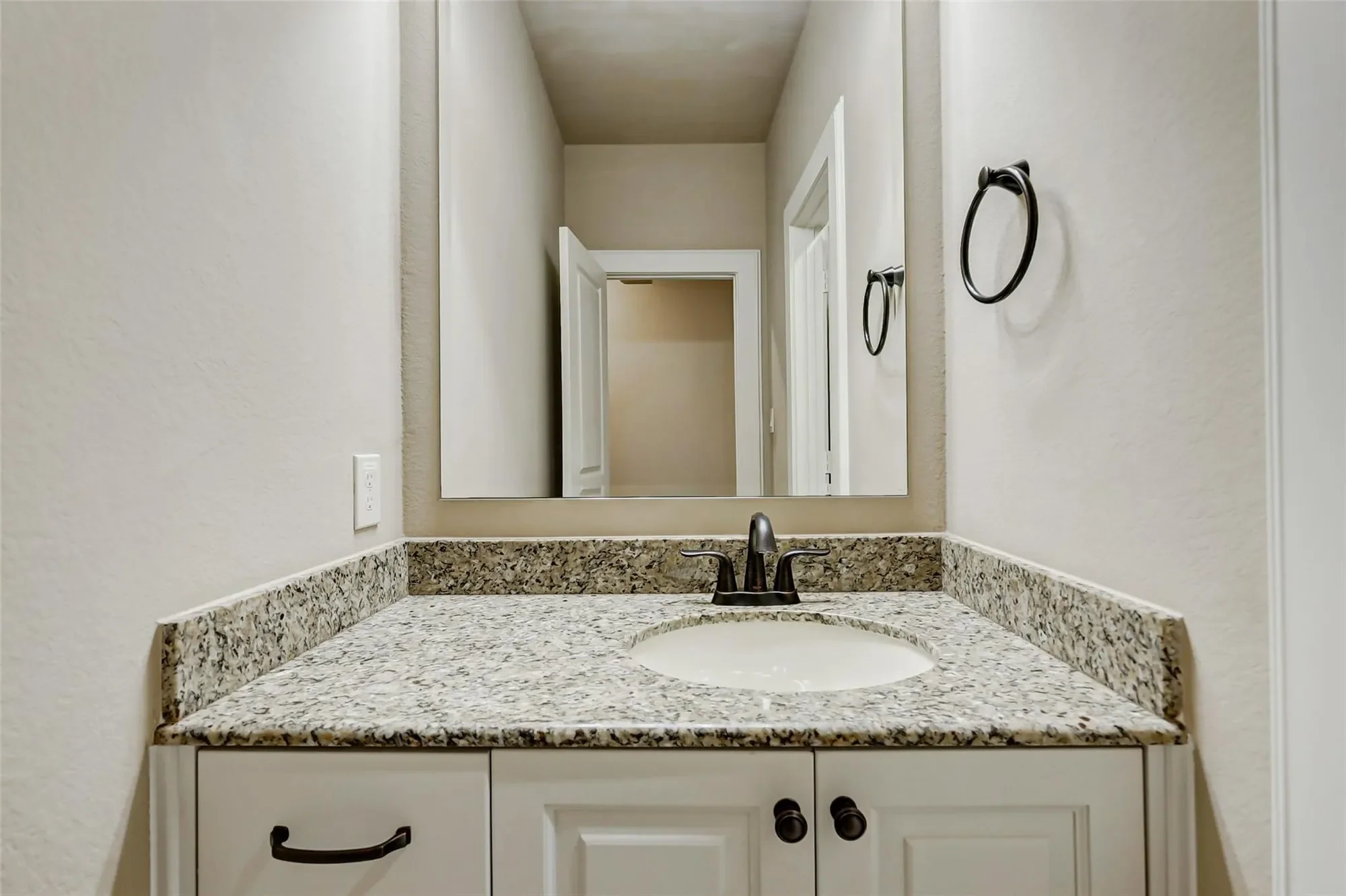 1418 Du Barry Lane, Houston, Texas, United States. - Photo 12