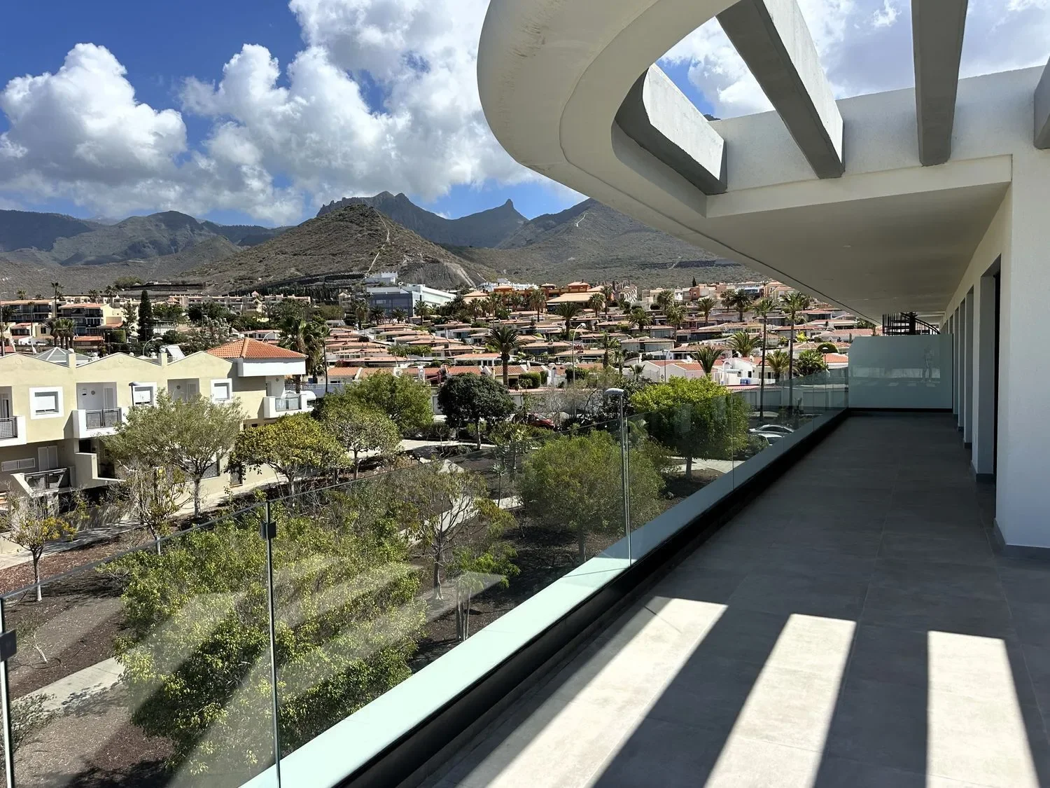 Exterior photo 6