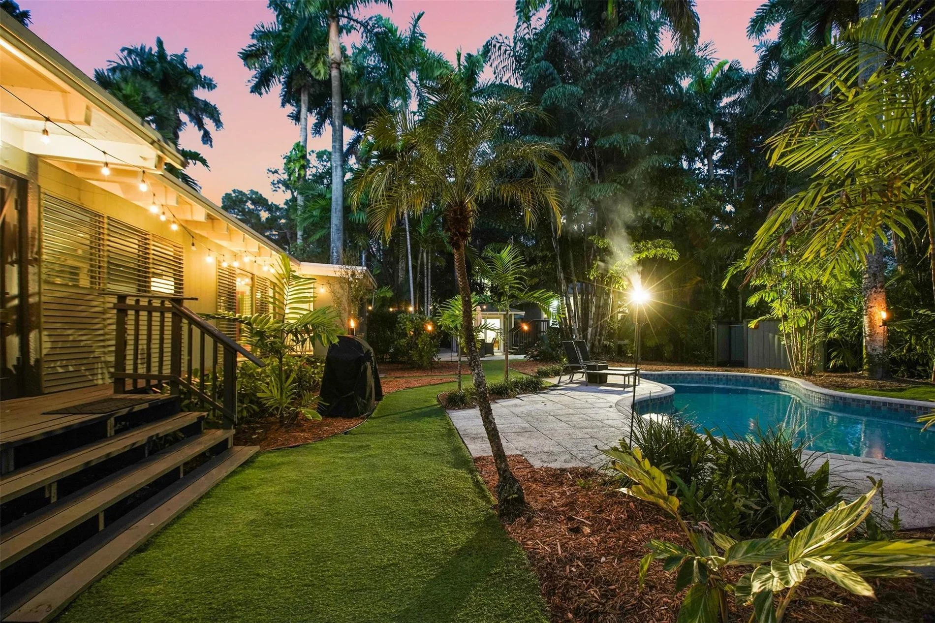 Exterior photo 7