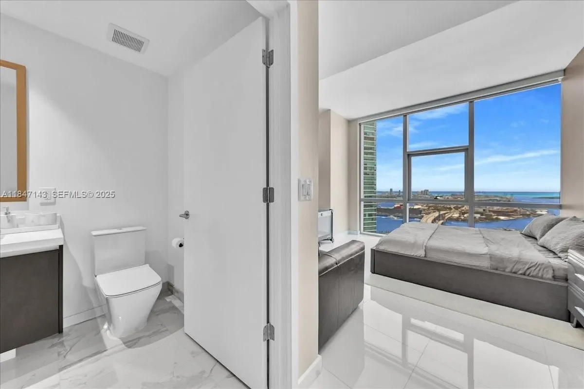 851 NE 1st Ave #3711, Miami, FL 33132, Miami, Florida, United States. - Photo 20