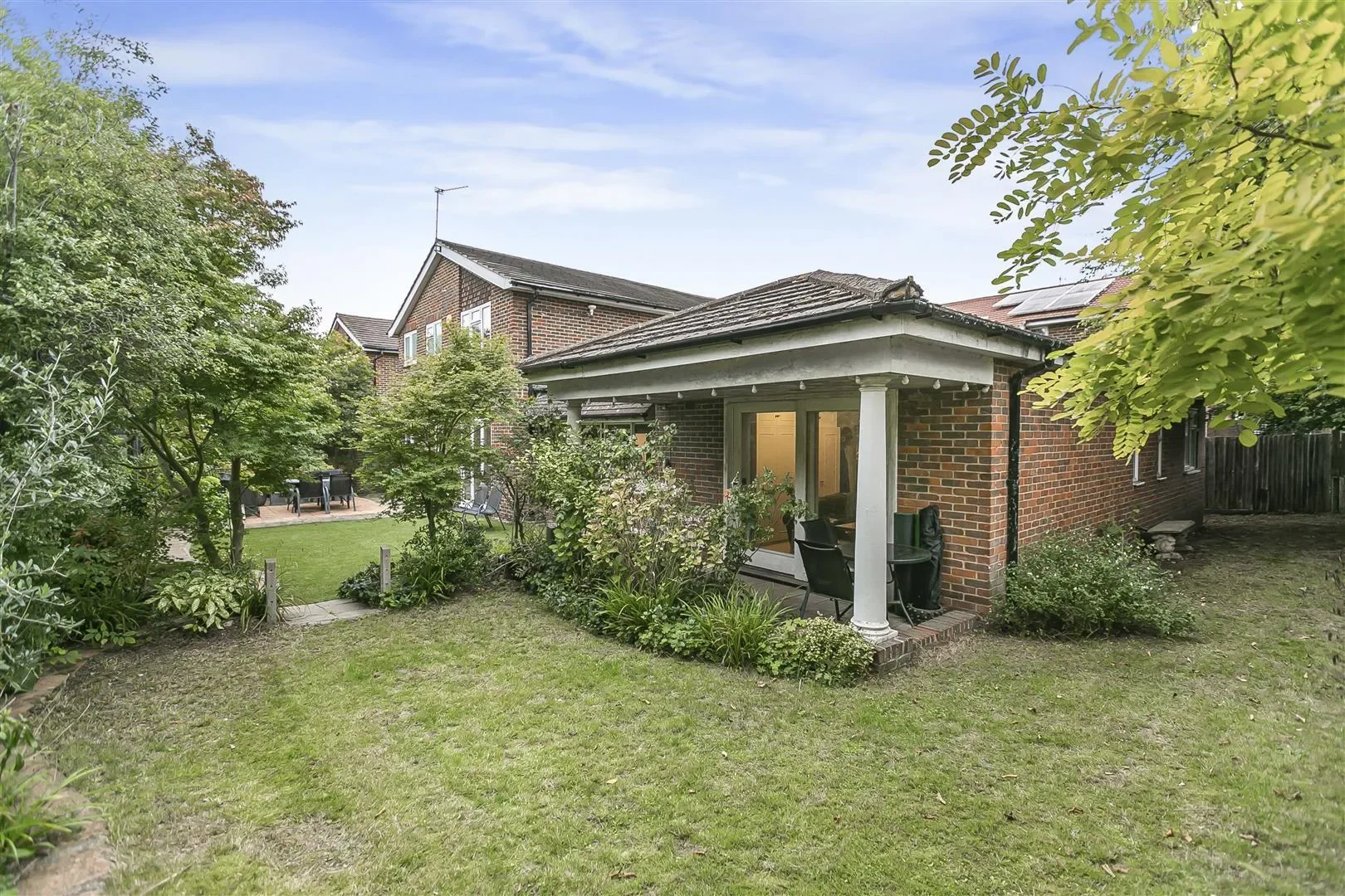 Exterior photo 5