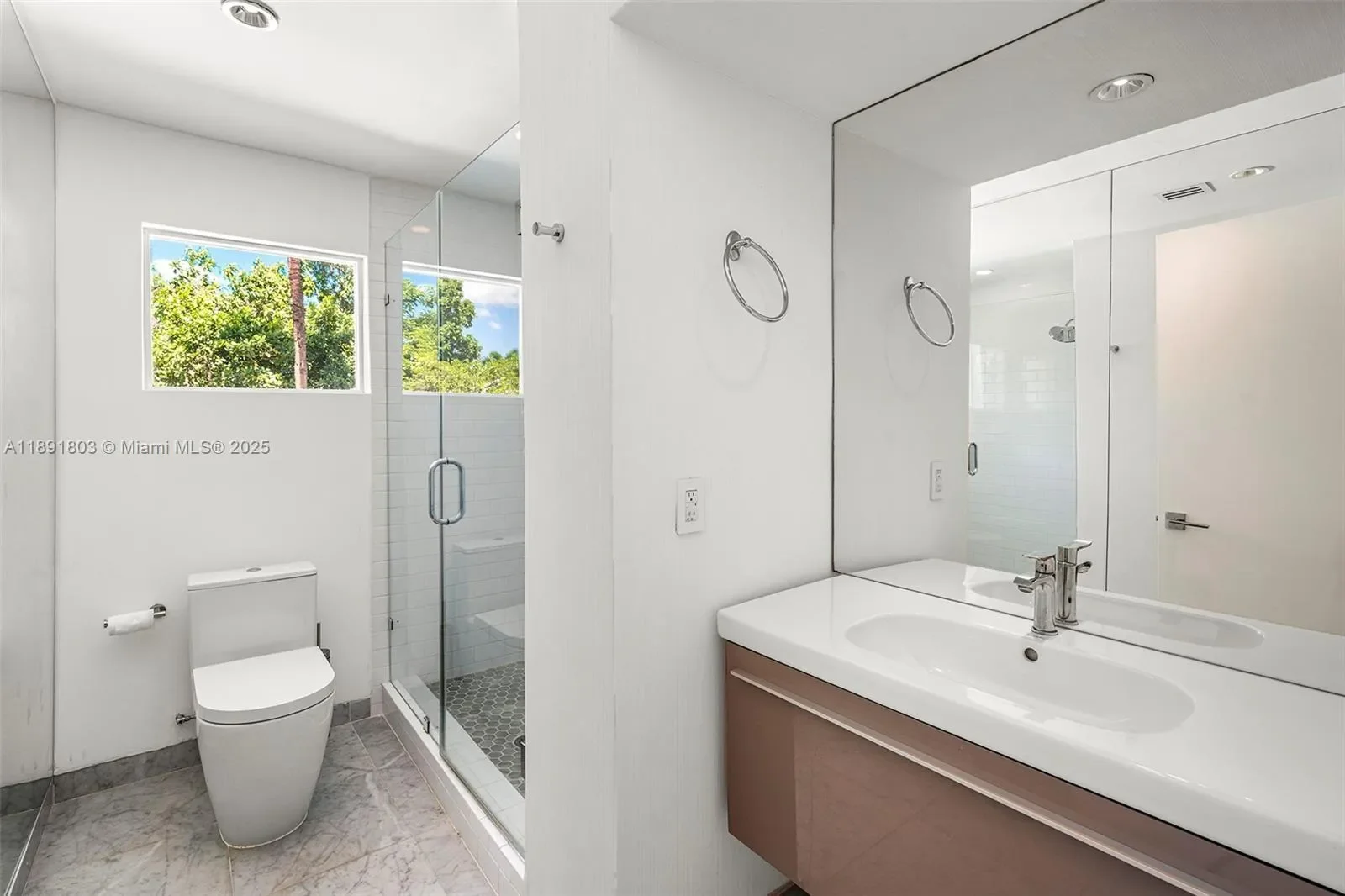 2701 N Bay Rd, Miami Beach, Florida, United States. - Photo 23