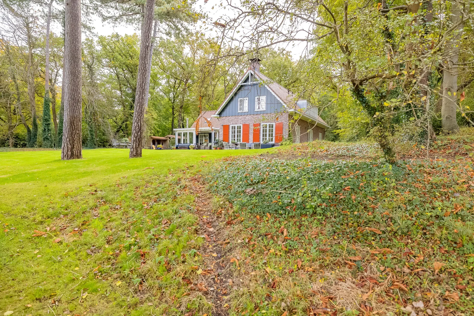 Exterior photo 4
