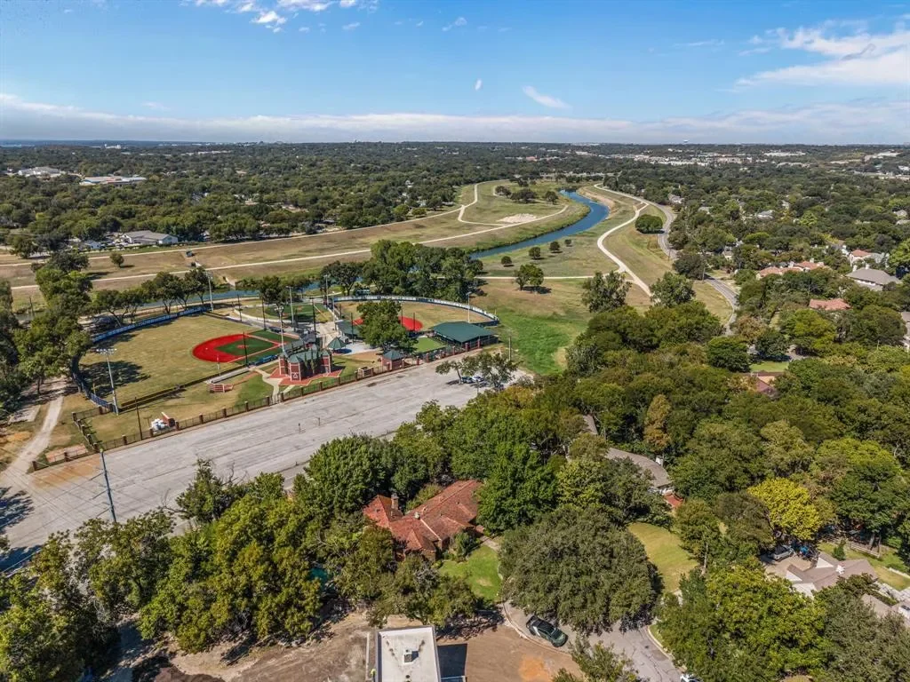 425 Crestwood Drive, Fort Worth, Texas, United States. - Photo 37