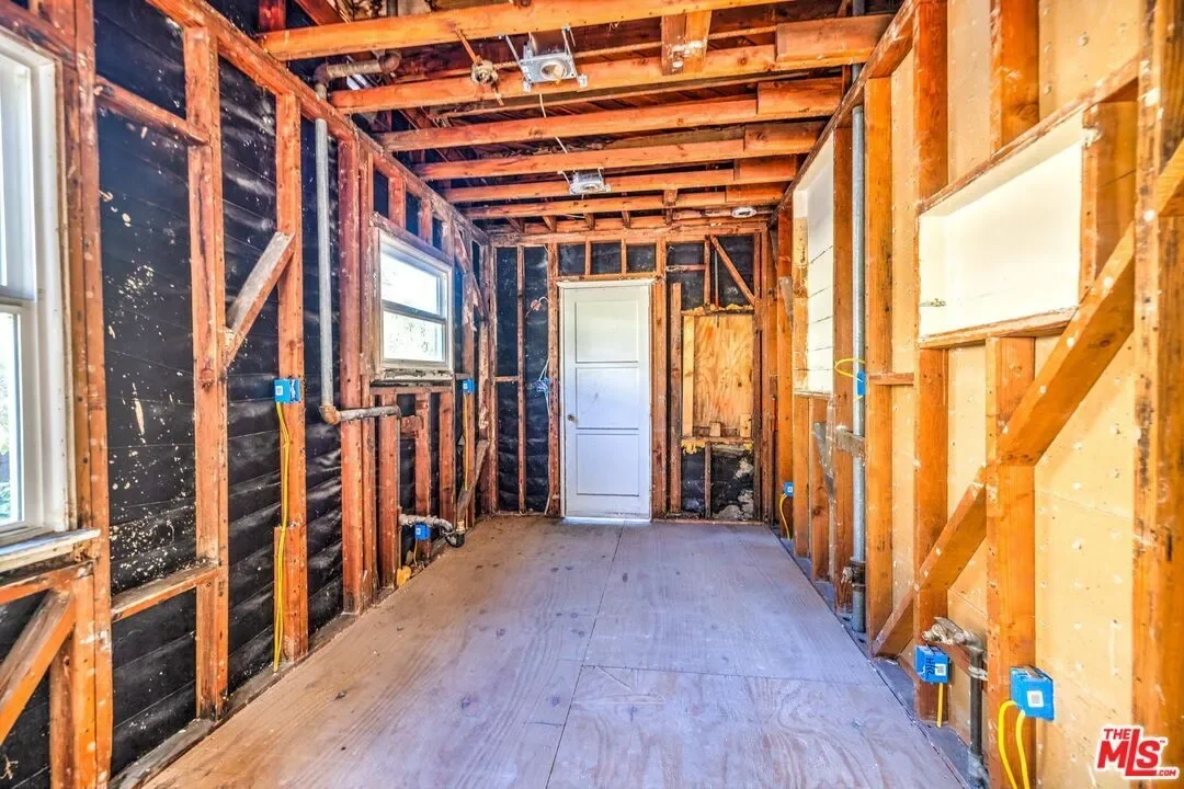 308 E Edgeware Rd, Los Angeles, California, United States. - Photo 14