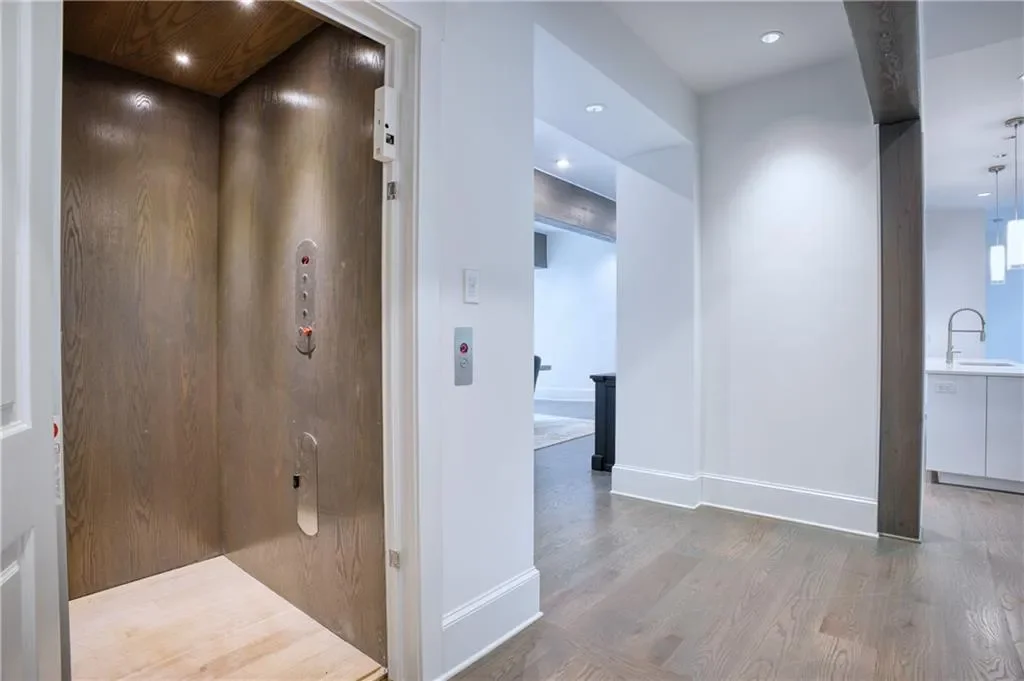 2883 W Roxboro Road NE, Atlanta, Georgia, United States. - Photo 27