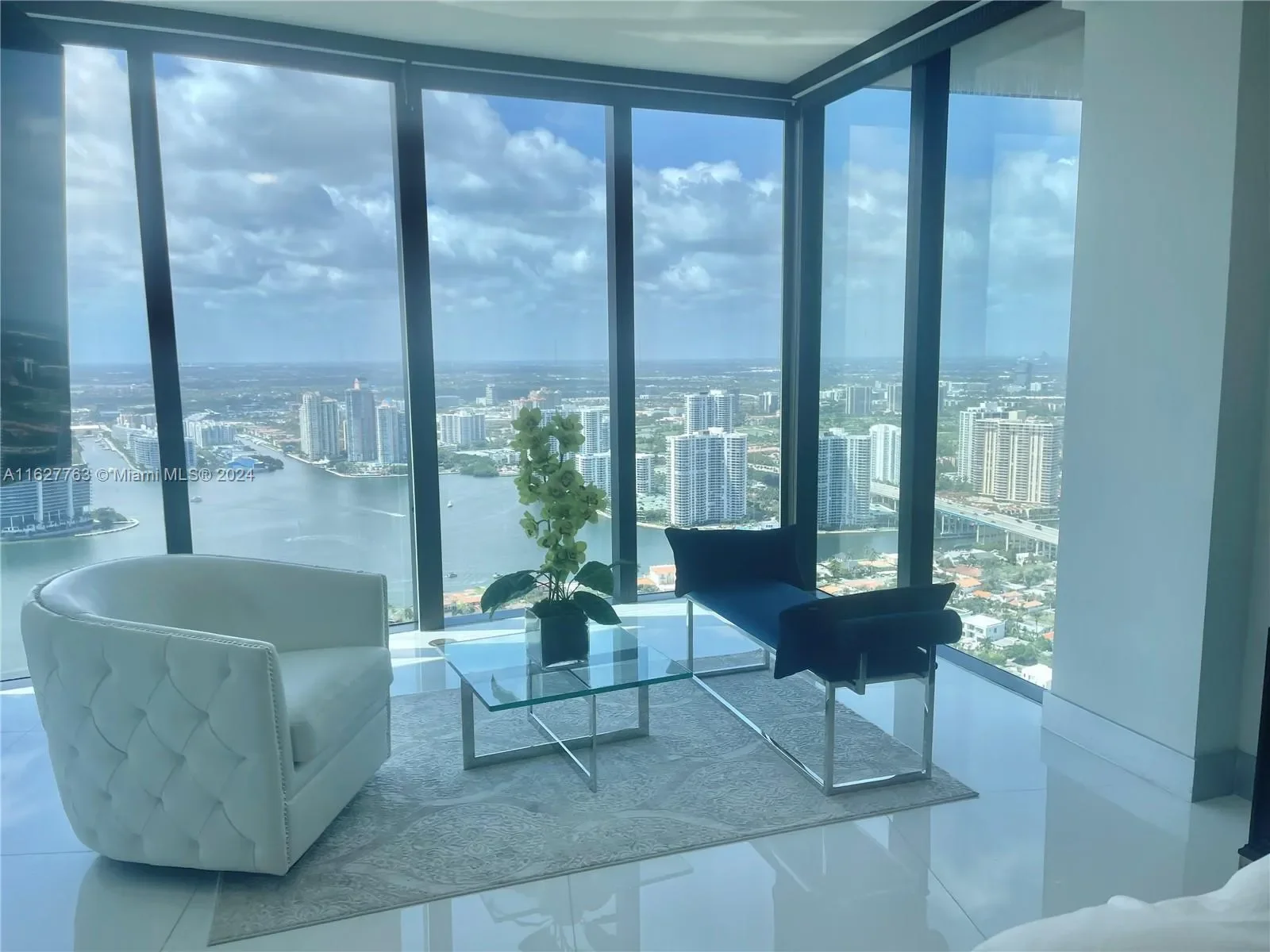 18555 COLLINS AVE, #4604, Golden Beach, Florida, United States. - Photo 3