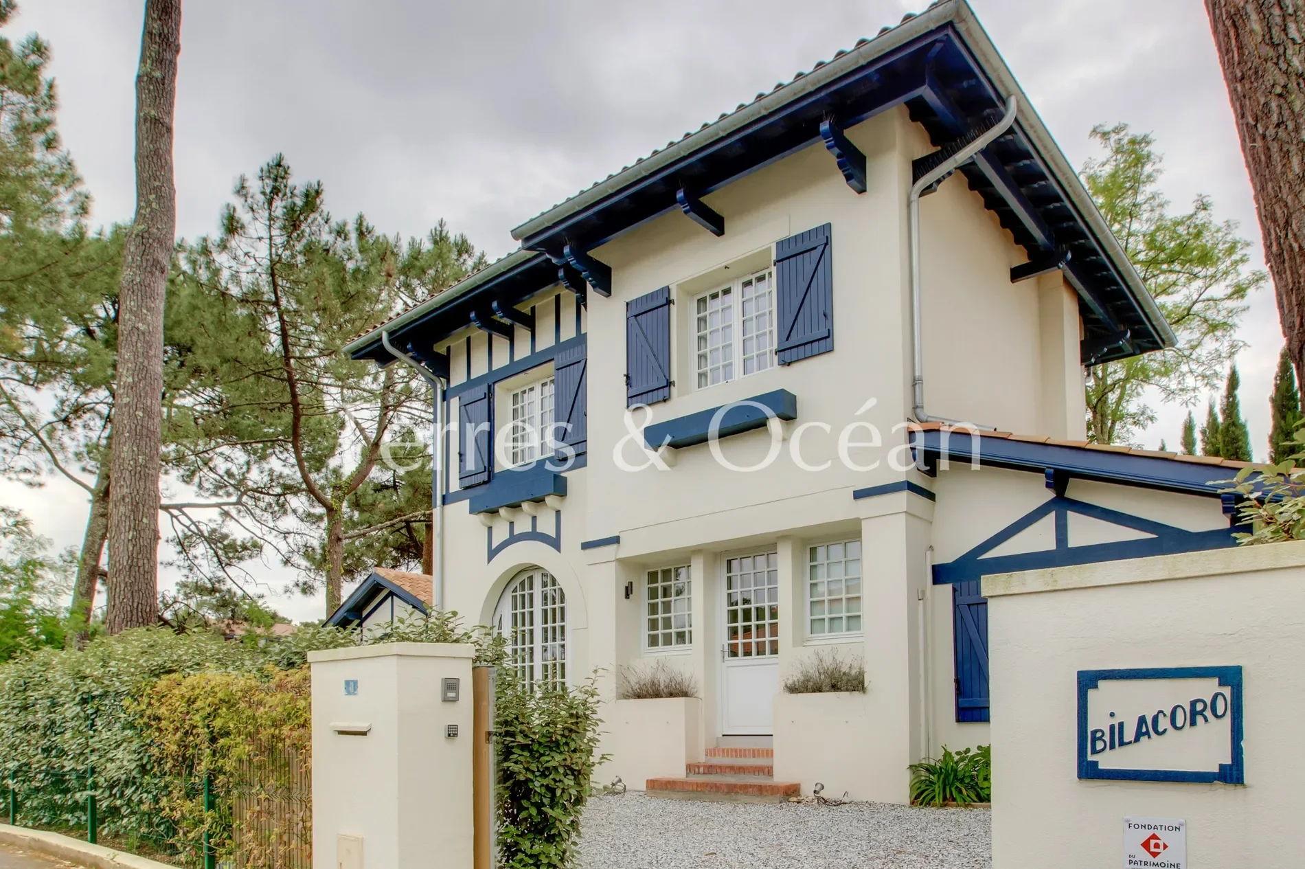 Exterior photo 6