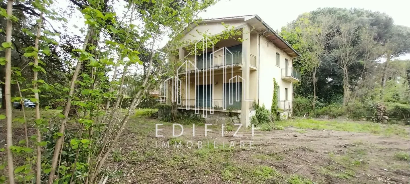Exterior photo 5