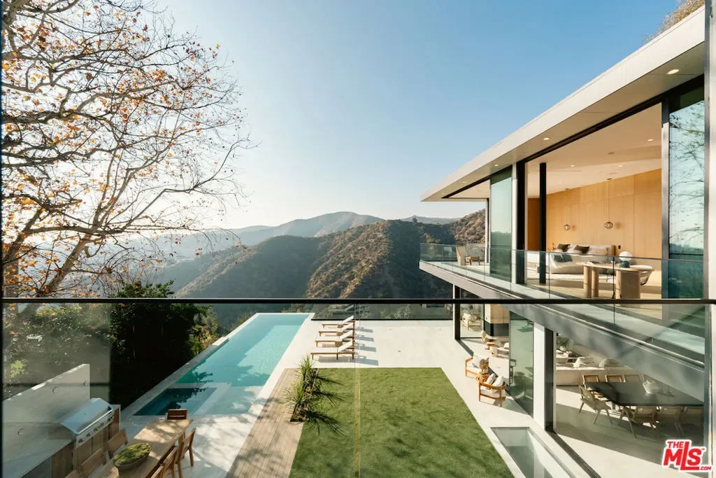 1149 Linda Flora Drive, Los Angeles, California, United States. - Photo 3