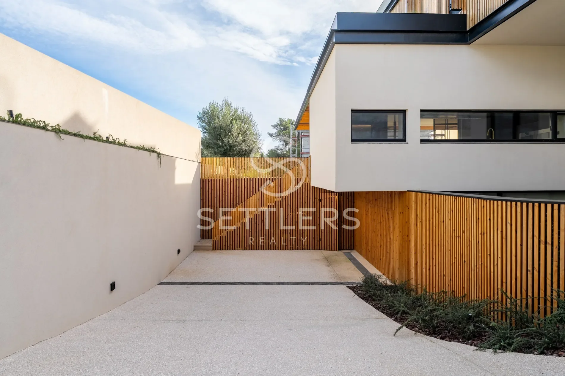 Exterior photo 11
