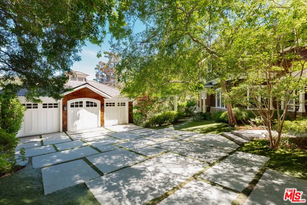 2041 Mandeville Canyon Road, Los Angeles, California, United States. - Photo 28