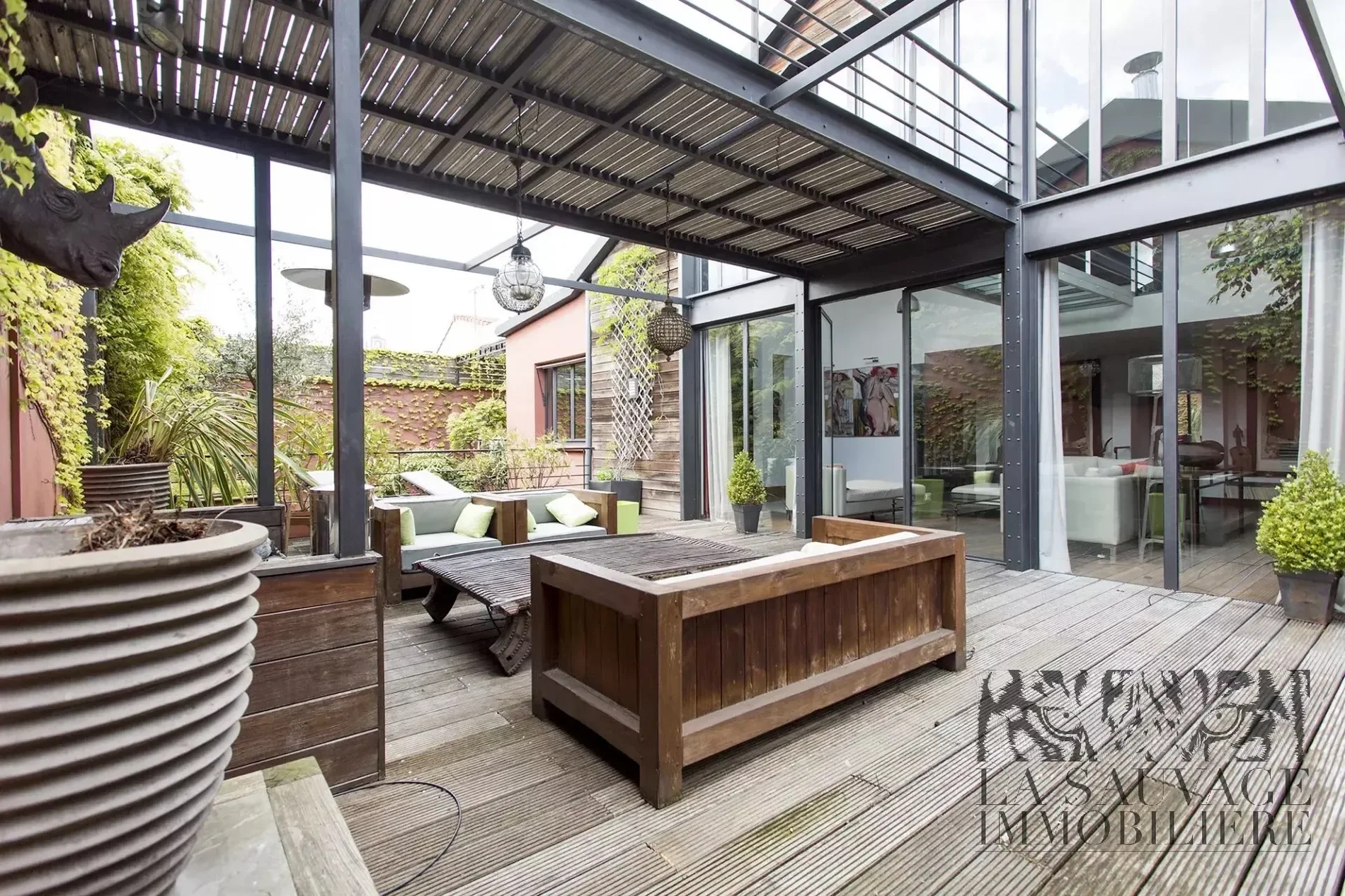 Exterior photo 2