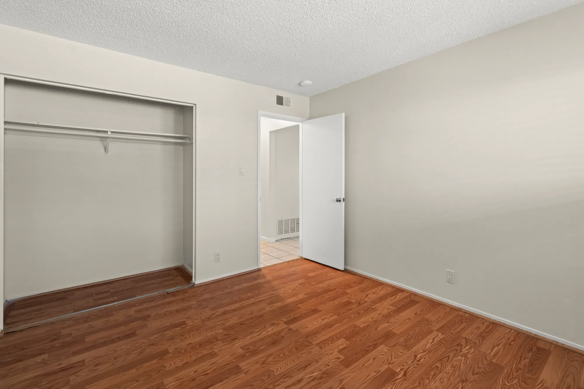 Townhome In Cherry Plaza Community!