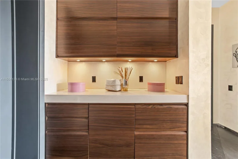800 S Pointe Dr 502, Miami Beach, Florida, United States. - Photo 49